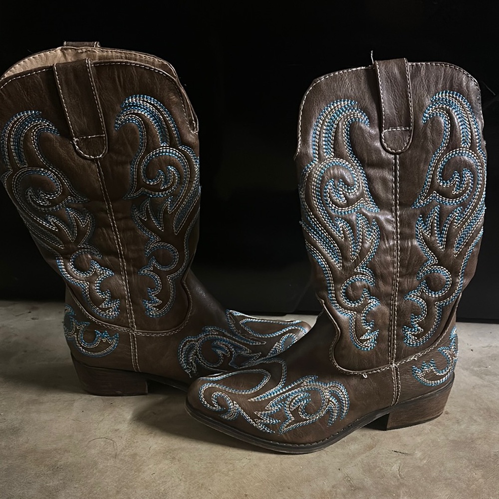 Western Brown Boots with Blue Stitching